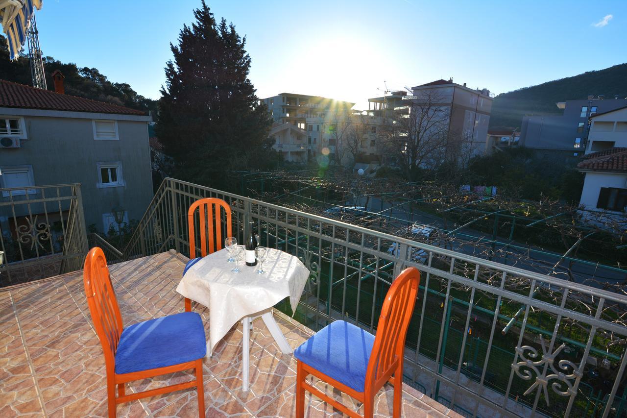 Apartments Jovana Petrovac Bagian luar foto