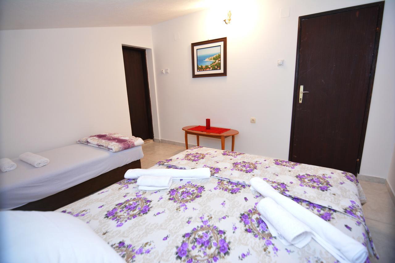 Apartments Jovana Petrovac Bagian luar foto