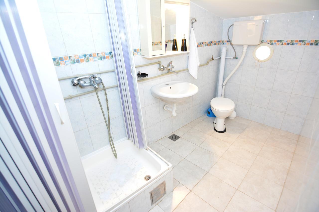 Apartments Jovana Petrovac Bagian luar foto