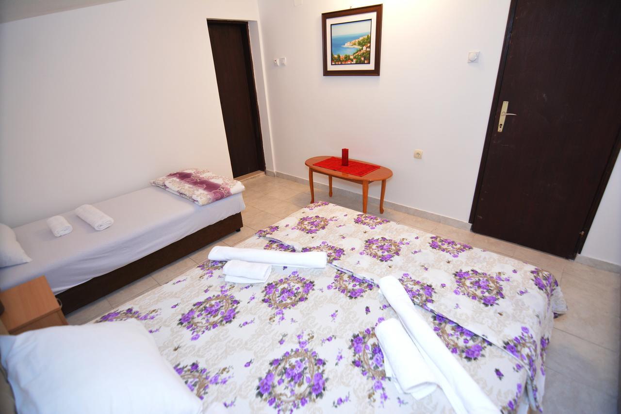 Apartments Jovana Petrovac Bagian luar foto