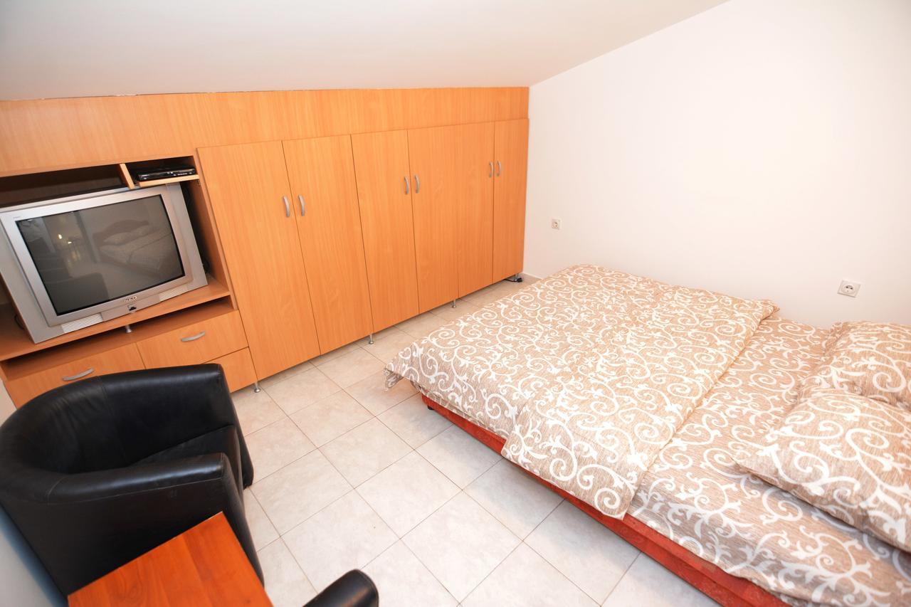 Apartments Jovana Petrovac Bagian luar foto