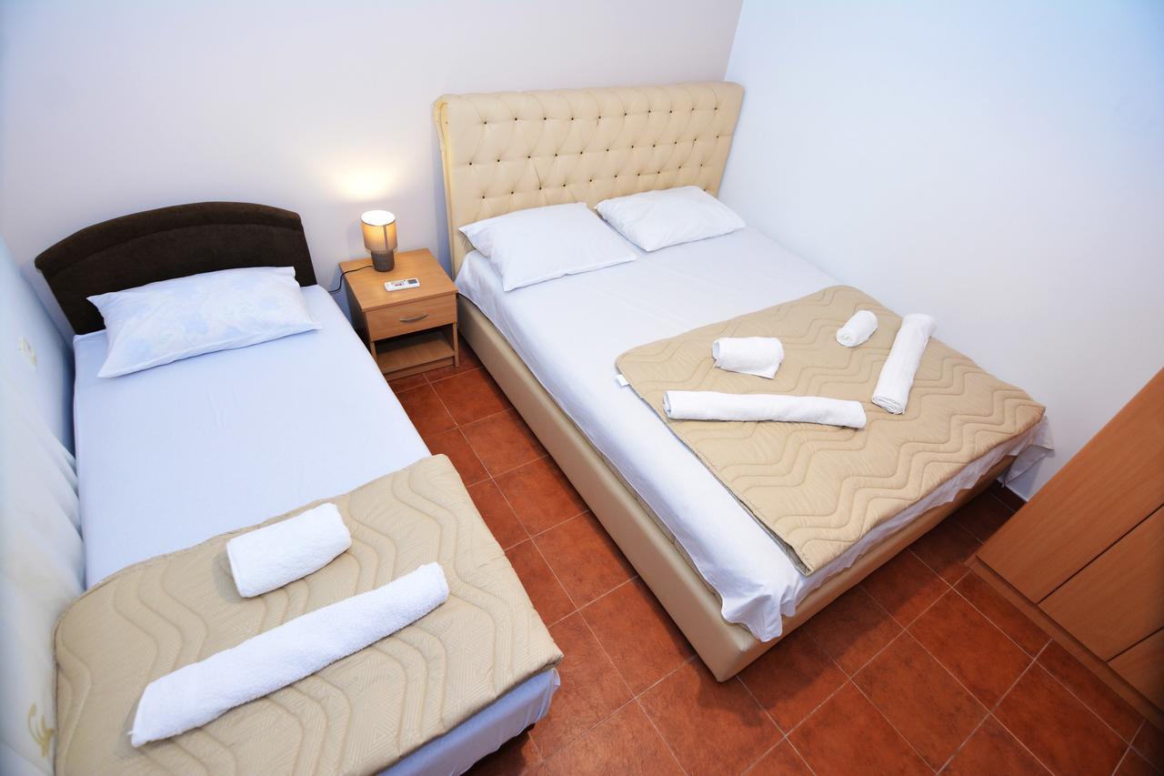 Apartments Jovana Petrovac Bagian luar foto