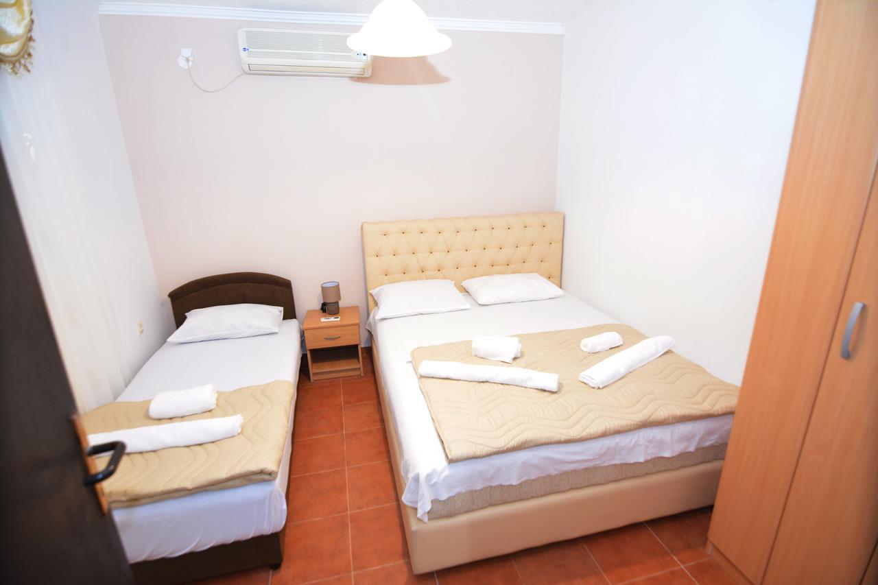 Apartments Jovana Petrovac Bagian luar foto