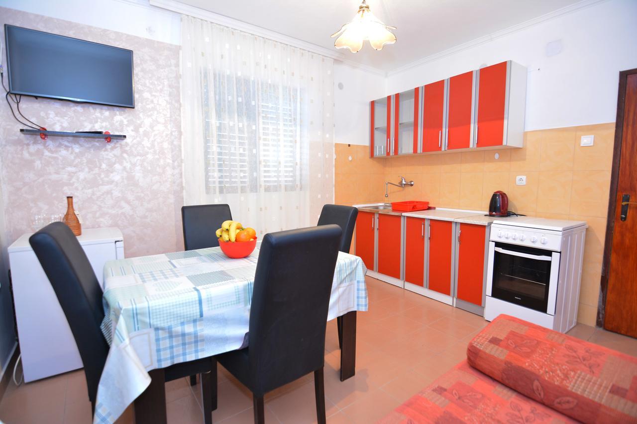 Apartments Jovana Petrovac Bagian luar foto