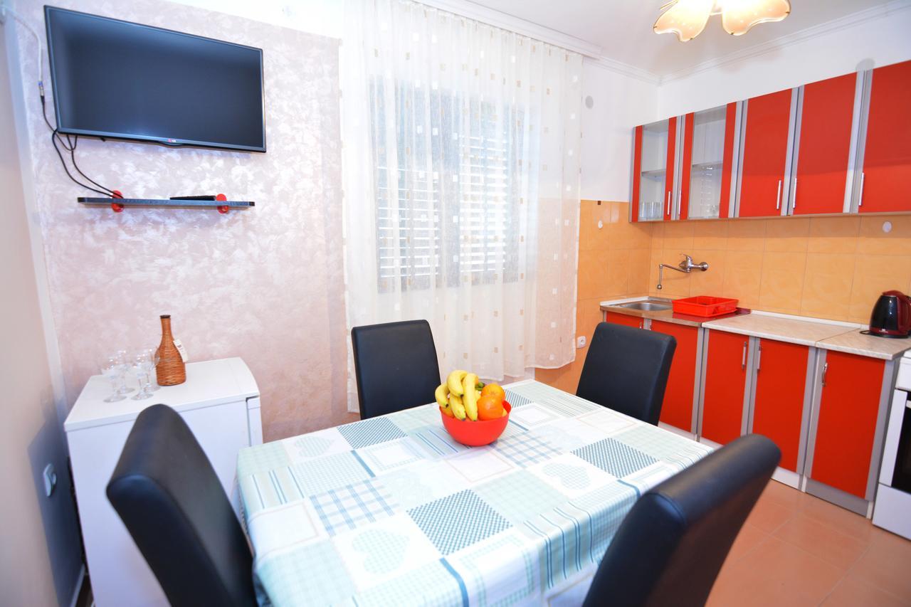 Apartments Jovana Petrovac Bagian luar foto