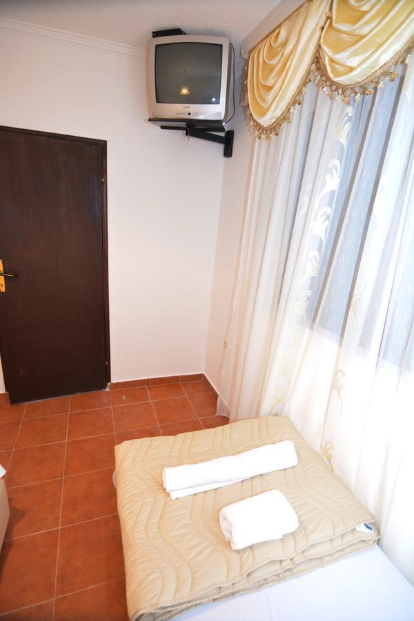 Apartments Jovana Petrovac Bagian luar foto