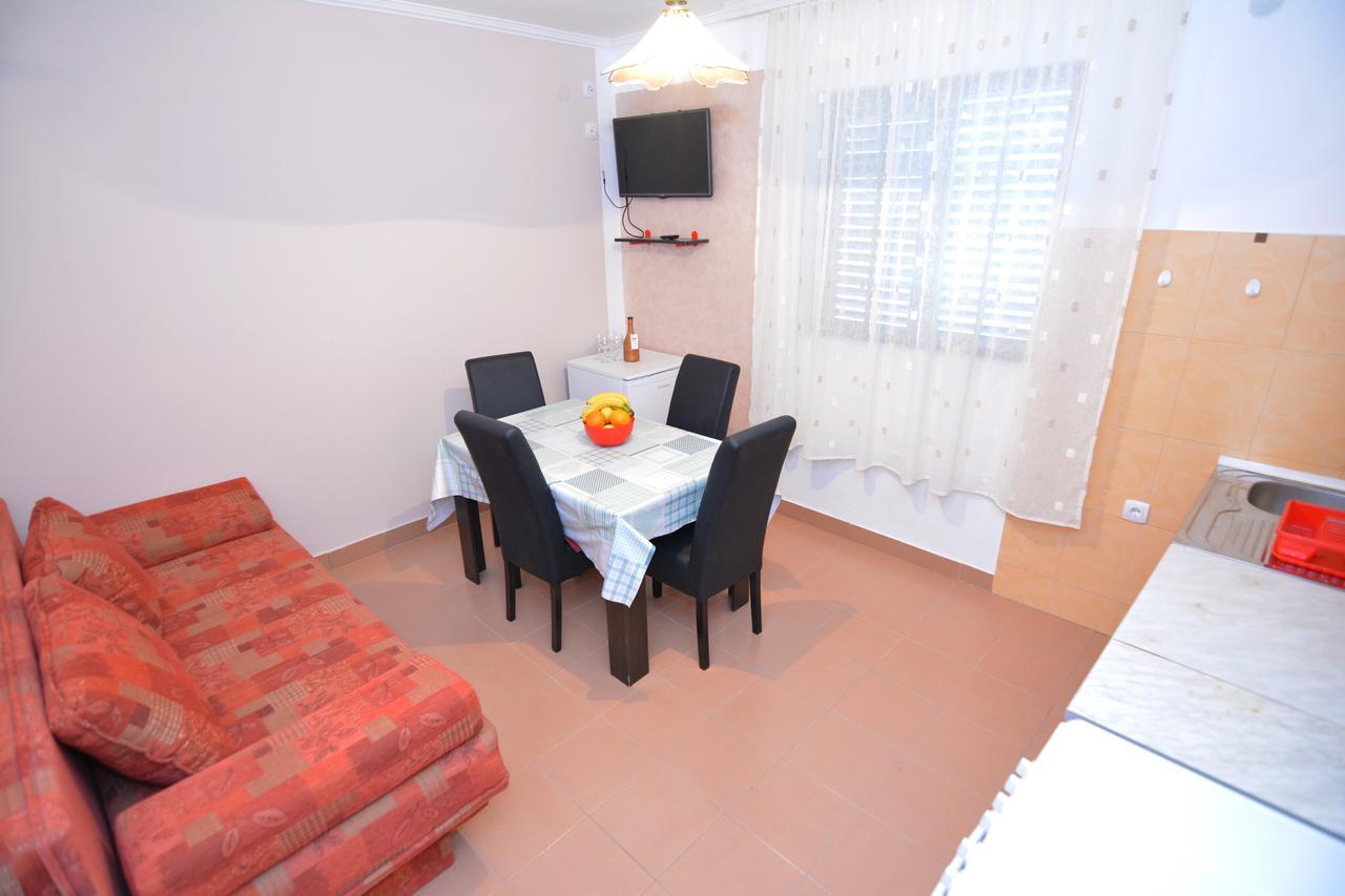 Apartments Jovana Petrovac Bagian luar foto