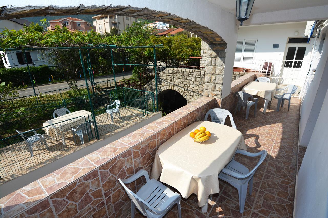 Apartments Jovana Petrovac Bagian luar foto