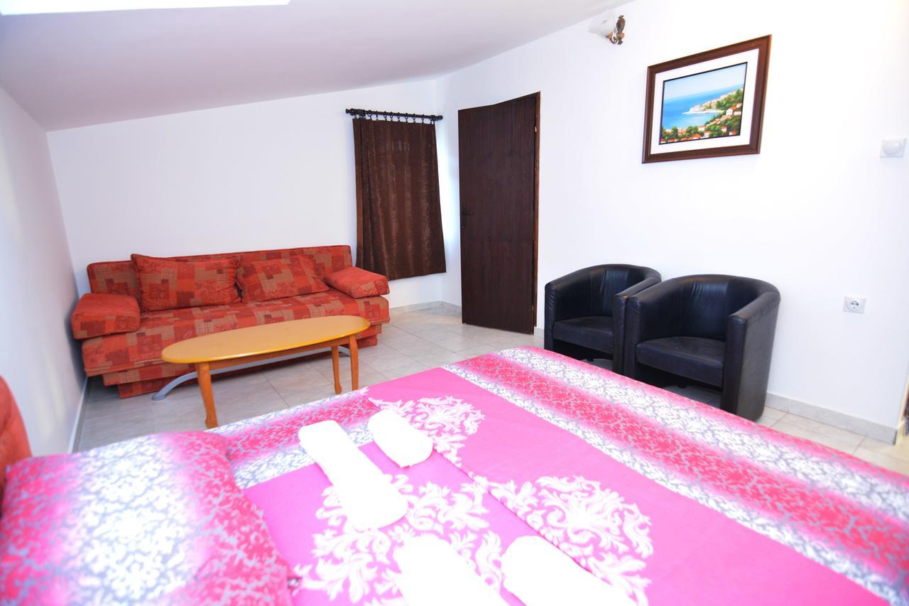 Apartments Jovana Petrovac Bagian luar foto
