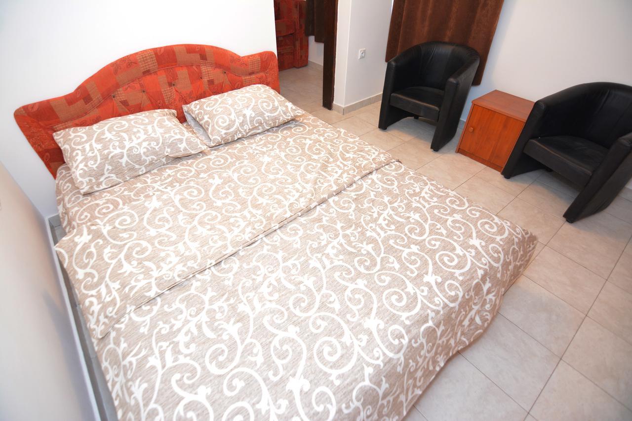 Apartments Jovana Petrovac Bagian luar foto