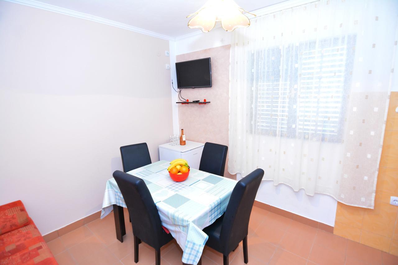 Apartments Jovana Petrovac Bagian luar foto