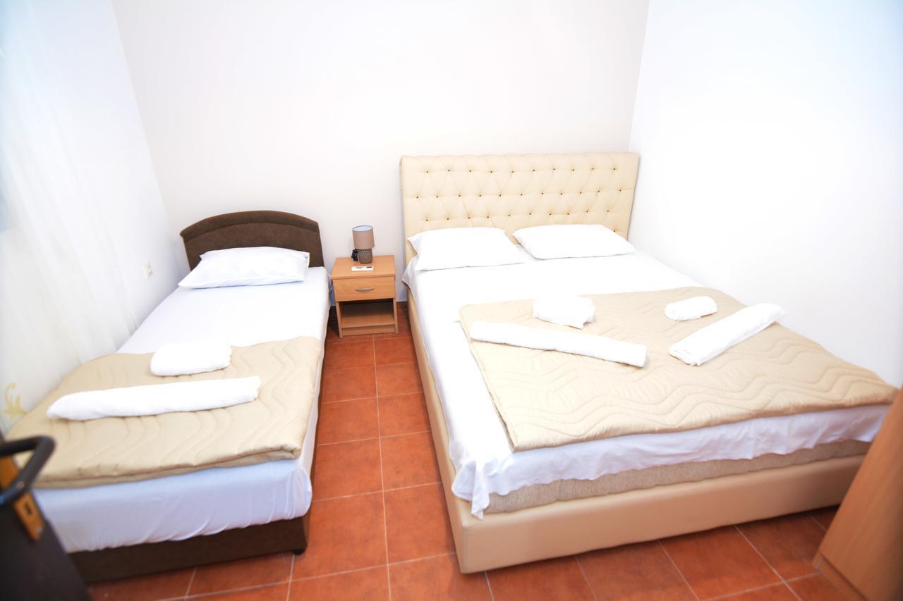 Apartments Jovana Petrovac Bagian luar foto