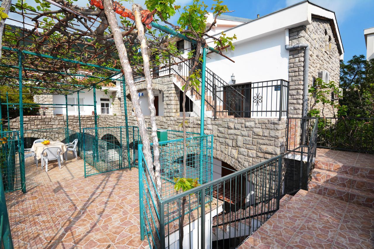 Apartments Jovana Petrovac Bagian luar foto