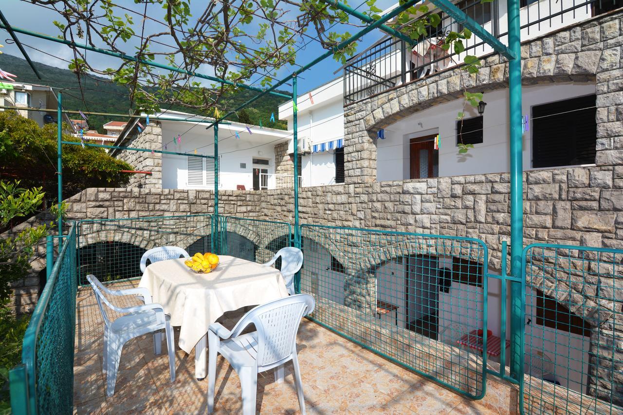 Apartments Jovana Petrovac Bagian luar foto