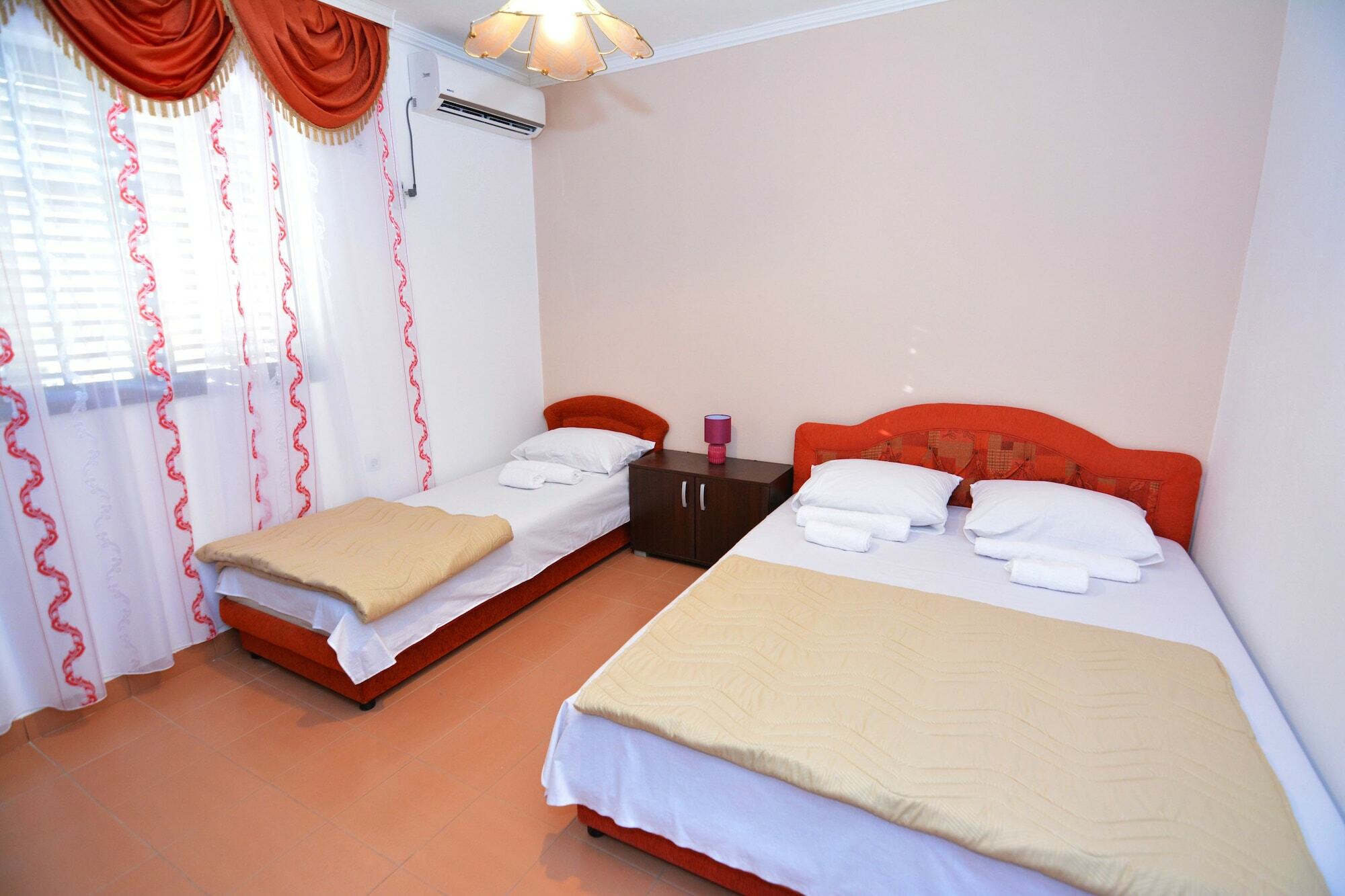Apartments Jovana Petrovac Bagian luar foto